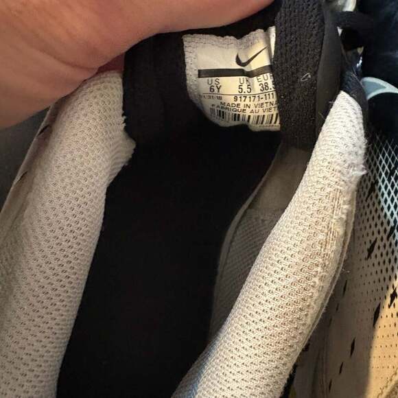 Nike Vapor Untouchable Shark 3 Football Cleats - Picture 3 of 13